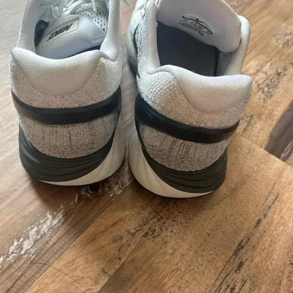 Nike Lunarglide White and Black Running Shoes - Picture 5 of 10